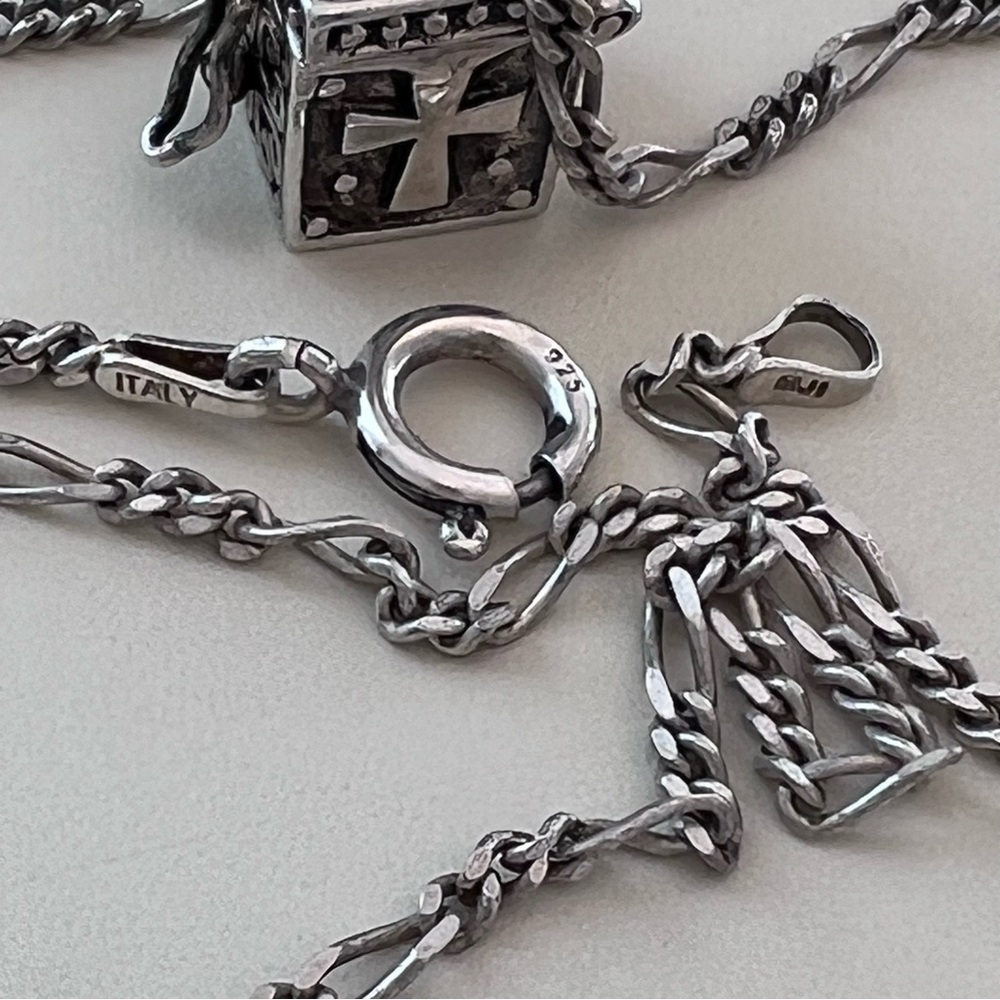 Mysterious Vintage .925 Sterling Prayer Box w/ Hinged Lid and 2mm Figaro Chain - Picture 16 of 16